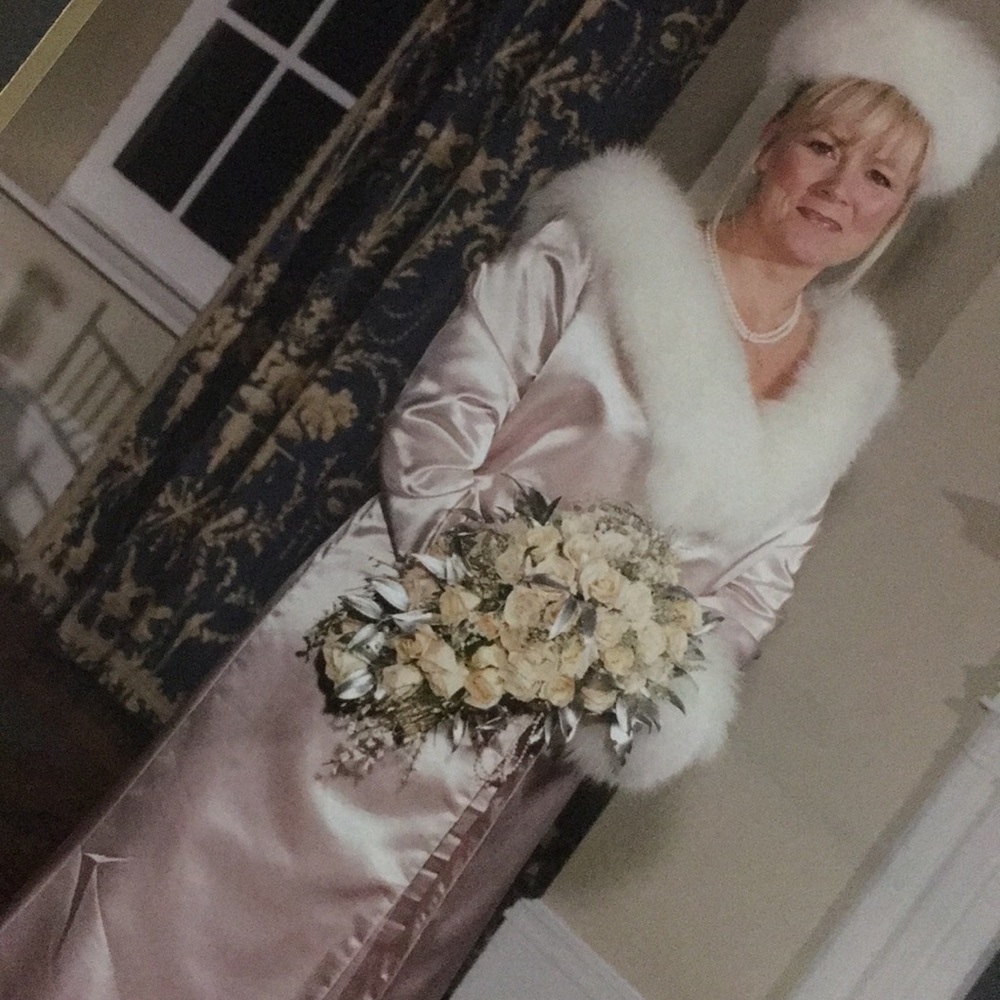 blushpink Gown ensemble wcream fur, &accessories - Picture 8 of 8